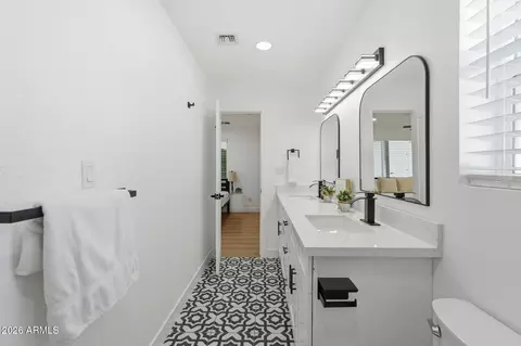 Bath - 1534 E Hampton Cir, Mesa, AZ 85204 photo 3 of 5