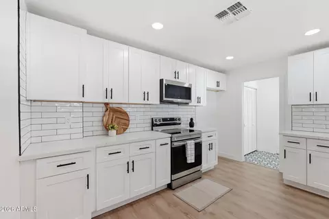 Kitchen - 1534 E Hampton Cir, Mesa, AZ 85204 photo 1 of 2