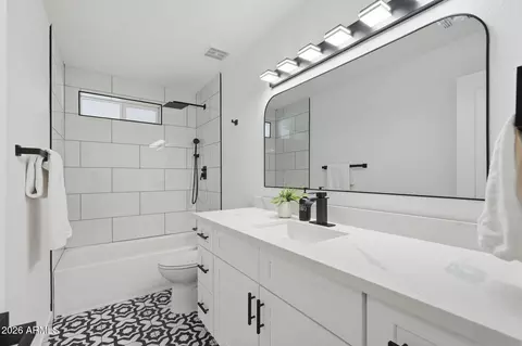 Bath - 1534 E Hampton Cir, Mesa, AZ 85204 photo 1 of 5