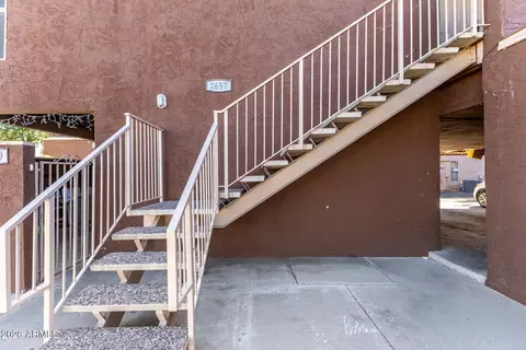 2657 E Silk Oak Dr, Tempe, AZ 85288