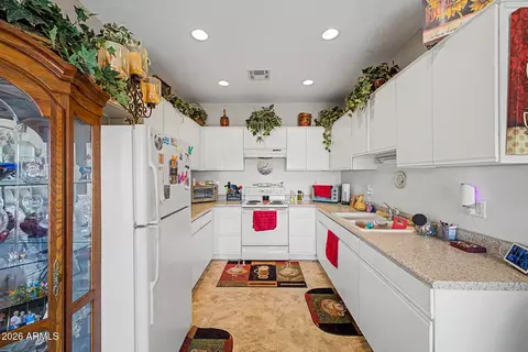 Kitchen - 22843 E Ivanhoe St, Mesa, AZ 85212 photo 4 of 9