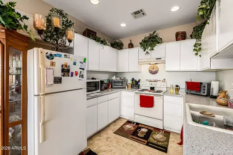 Kitchen - 22843 E Ivanhoe St, Mesa, AZ 85212 photo 8 of 9