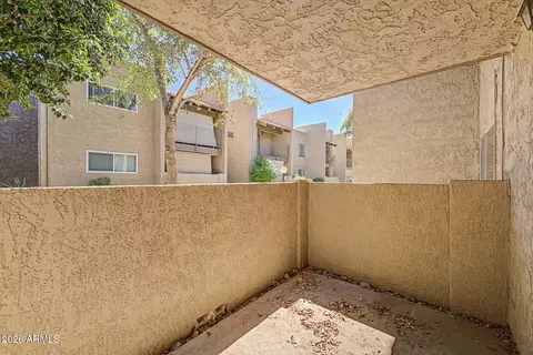 Exterior - 5525 E Thomas Rd #Q4, Phoenix, AZ 85018 photo 2 of 7