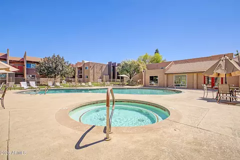 Exterior - 5525 E Thomas Rd #Q4, Phoenix, AZ 85018 photo 6 of 7