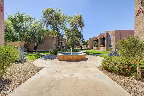 Exterior - 5525 E Thomas Rd #Q4, Phoenix, AZ 85018 photo 5 of 7