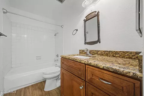 Bath - 5525 E Thomas Rd #Q4, Phoenix, AZ 85018 photo 3 of 4