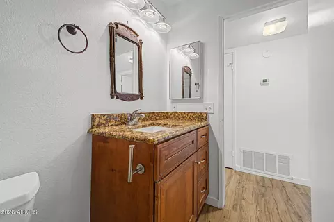 Bath - 5525 E Thomas Rd #Q4, Phoenix, AZ 85018 photo 4 of 4