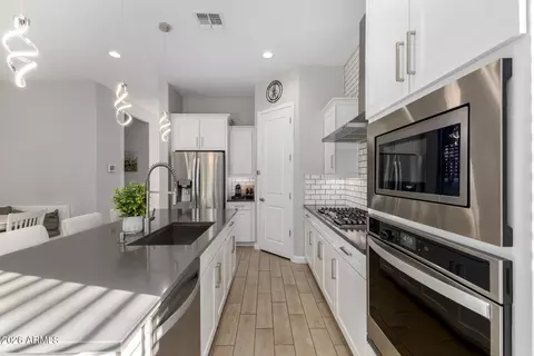 Kitchen - 2314 E Questa Dr, Phoenix, AZ 85024 photo 2 of 3