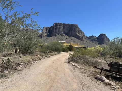 Exterior - 2635 N Prospectors Rd, Apache Junction, AZ 85119 photo 1 of 9
