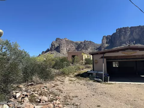 Exterior - 2635 N Prospectors Rd, Apache Junction, AZ 85119 photo 3 of 9