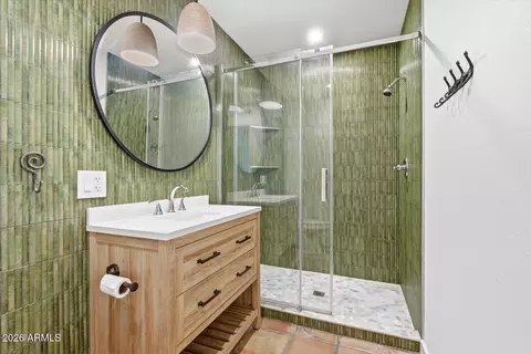 Bath - 341 E Deepdale Rd, Phoenix, AZ 85022 photo 1 of 5