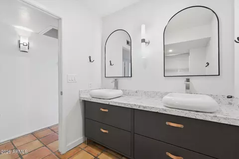 Bath - 341 E Deepdale Rd, Phoenix, AZ 85022 photo 5 of 5