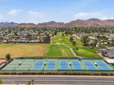 View/Area - 341 E Deepdale Rd, Phoenix, AZ 85022 photo 5 of 10