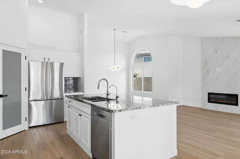 Kitchen - 2451 E Dry Creek Rd, Phoenix, AZ 85048 photo 3 of 4