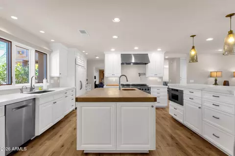 Kitchen - 4139 E Colter St, Phoenix, AZ 85018 photo 5 of 5