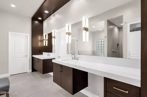 Bath - 4139 E Colter St, Phoenix, AZ 85018 photo 2 of 6