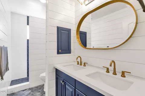 Bath - 4139 E Colter St, Phoenix, AZ 85018 photo 5 of 6