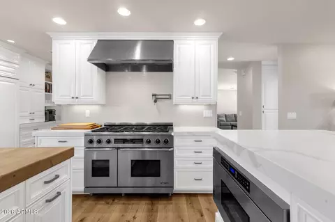 Kitchen - 4139 E Colter St, Phoenix, AZ 85018 photo 3 of 5