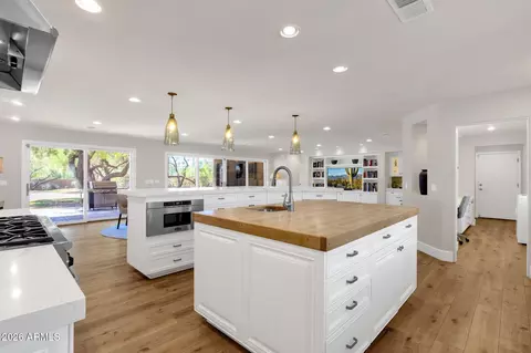 Kitchen - 4139 E Colter St, Phoenix, AZ 85018 photo 4 of 5