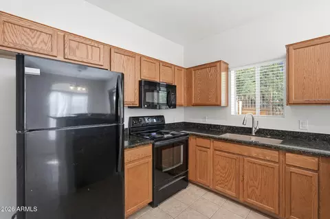 Kitchen - 2250 E Deer Valley Rd #99, Phoenix, AZ 85024 photo 2 of 4