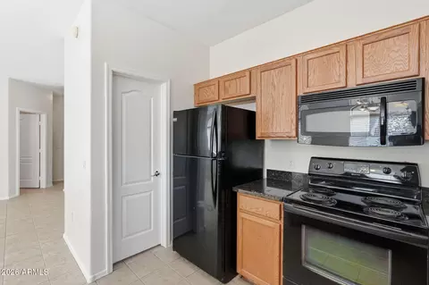 Kitchen - 2250 E Deer Valley Rd #99, Phoenix, AZ 85024 photo 4 of 4