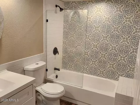 Bath - 4615 E Monte Way, Phoenix, AZ 85044 photo 3 of 4