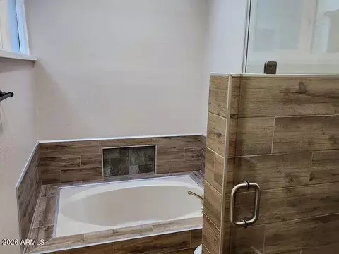 Bath - 4615 E Monte Way, Phoenix, AZ 85044 photo 1 of 4