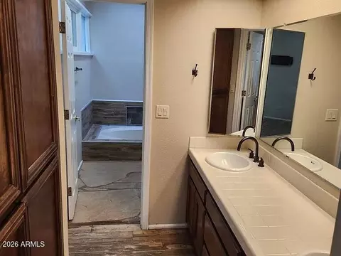 Bath - 4615 E Monte Way, Phoenix, AZ 85044 photo 2 of 4