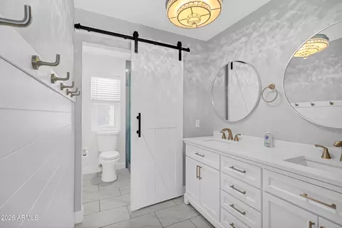 Bath - 3945 E Salinas St, Phoenix, AZ 85044 photo 2 of 3