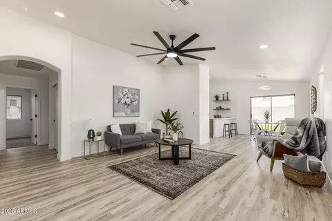6210 W Southgate St, Phoenix, AZ 85043