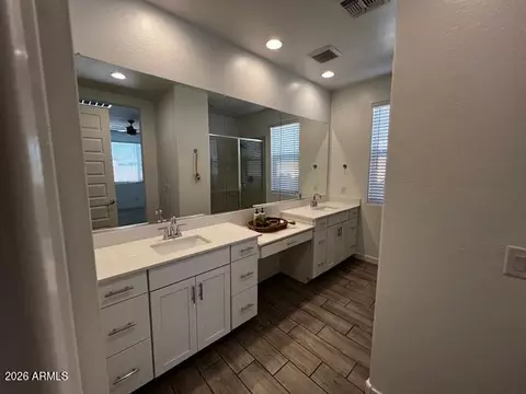 Bath - 4058 E Catclaw St, Gilbert, AZ 85296 photo 2 of 4