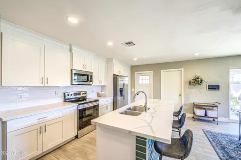 1640 N Queensbury Rd, Mesa, AZ 85201