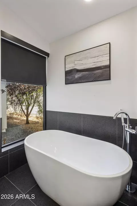 Bath - 4334 E Lewis Ave, Phoenix, AZ 85008 photo 7 of 11