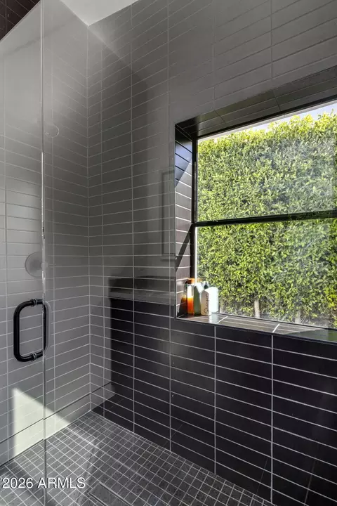 Bath - 4334 E Lewis Ave, Phoenix, AZ 85008 photo 5 of 11
