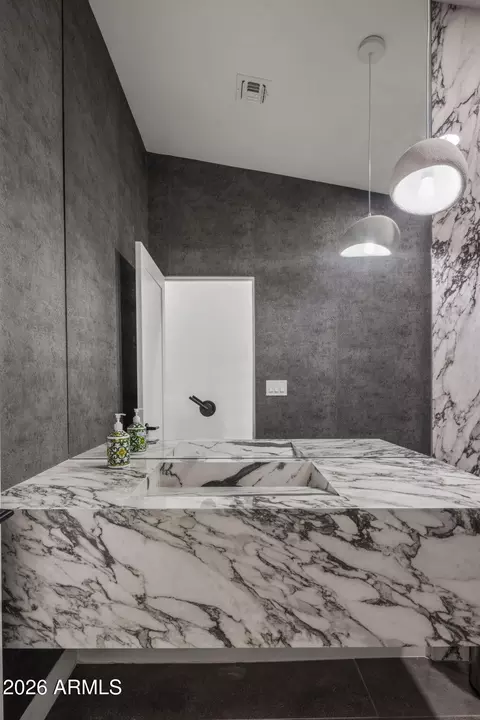 Bath - 4334 E Lewis Ave, Phoenix, AZ 85008 photo 6 of 11