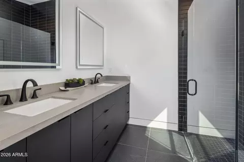 Bath - 4334 E Lewis Ave, Phoenix, AZ 85008 photo 4 of 11