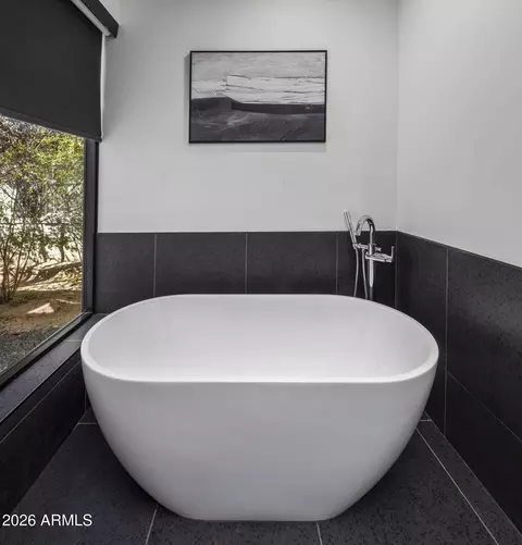Bath - 4334 E Lewis Ave, Phoenix, AZ 85008 photo 10 of 11