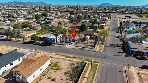 711 E 3rd St, Douglas, AZ 85607 photo 3