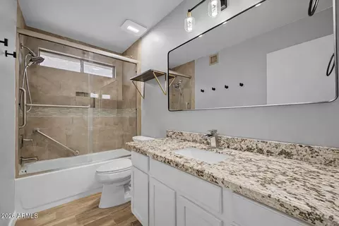 Bath - 109 W Mohawk Dr, Phoenix, AZ 85027 photo 3 of 3