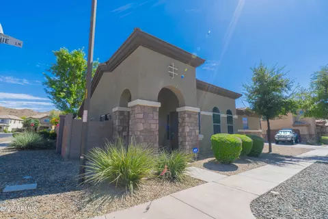 3921 E Sophie Ln, Phoenix, AZ 85042