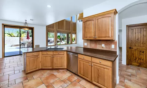 Kitchen - 5902 W Gambit Trl, Phoenix, AZ 85083 photo 3 of 4