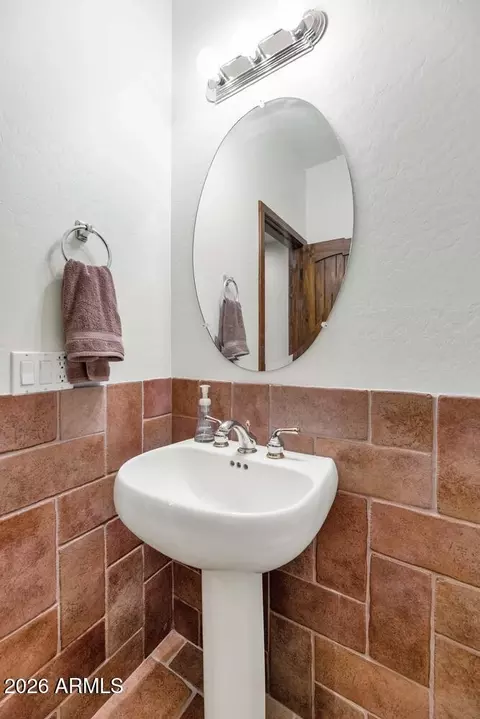 Bath - 5902 W Gambit Trl, Phoenix, AZ 85083 photo 5 of 5