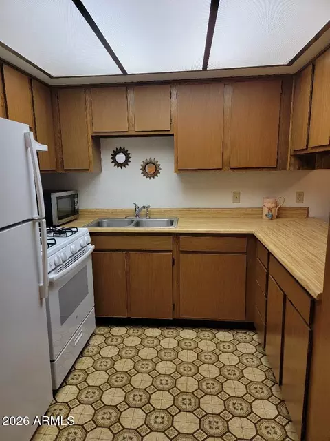 Kitchen - 877 E Lancaster Cir, Florence, AZ 85132 photo 1 of 4
