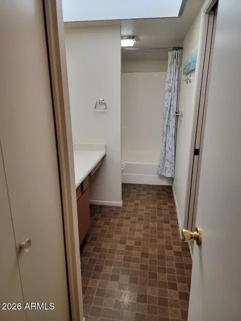Bath - 877 E Lancaster Cir, Florence, AZ 85132 photo 1 of 4