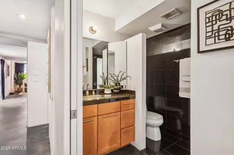 Bath - 4324 E Stanford Dr, Phoenix, AZ 85018 photo 2 of 5