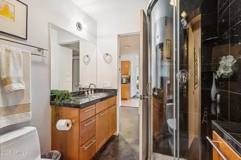 Bath - 4324 E Stanford Dr, Phoenix, AZ 85018 photo 4 of 5