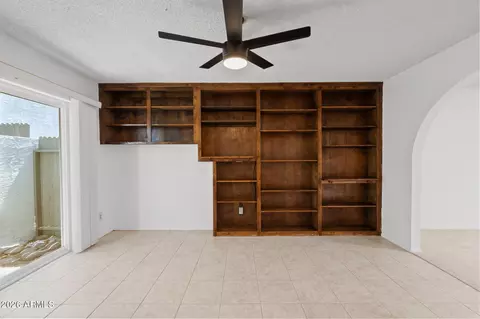 Living - 6105 N 12th Way, Phoenix, AZ 85014 photo 3 of 5