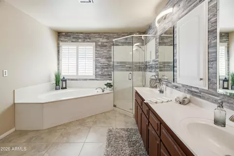 Bath - 841 N Gentry --, Mesa, AZ 85213 photo 2 of 7
