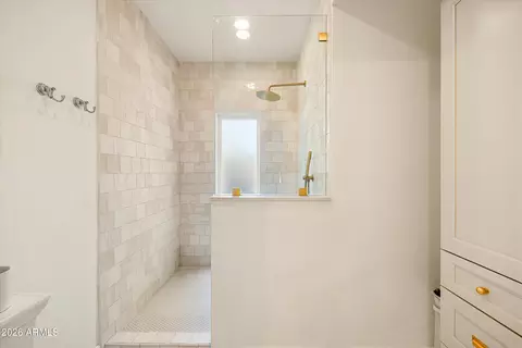 Bath - 1538 E Montebello Ave, Phoenix, AZ 85014 photo 3 of 5