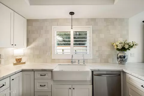 Kitchen - 1538 E Montebello Ave, Phoenix, AZ 85014 photo 4 of 4